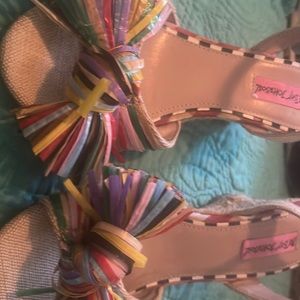 Espadrille wedges with paper trim bow